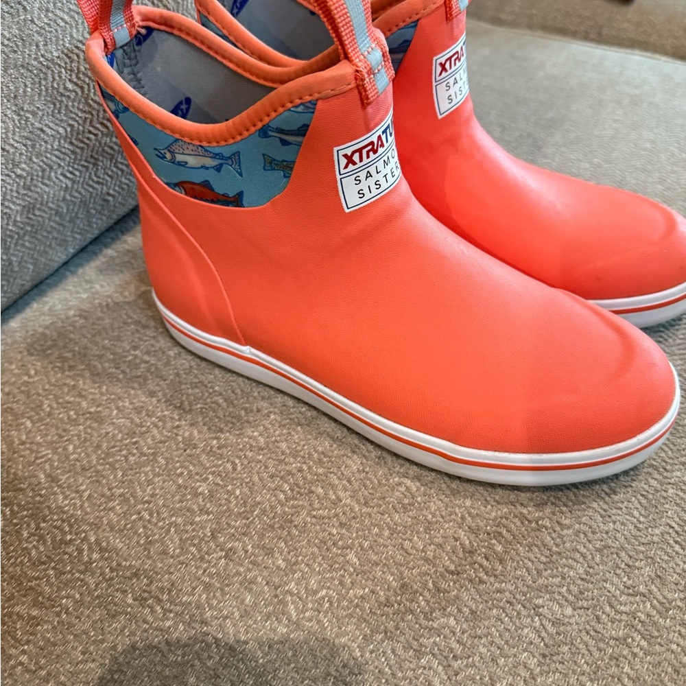 Size 7 Extra Tuf Salmon Sisters New Never Worn
